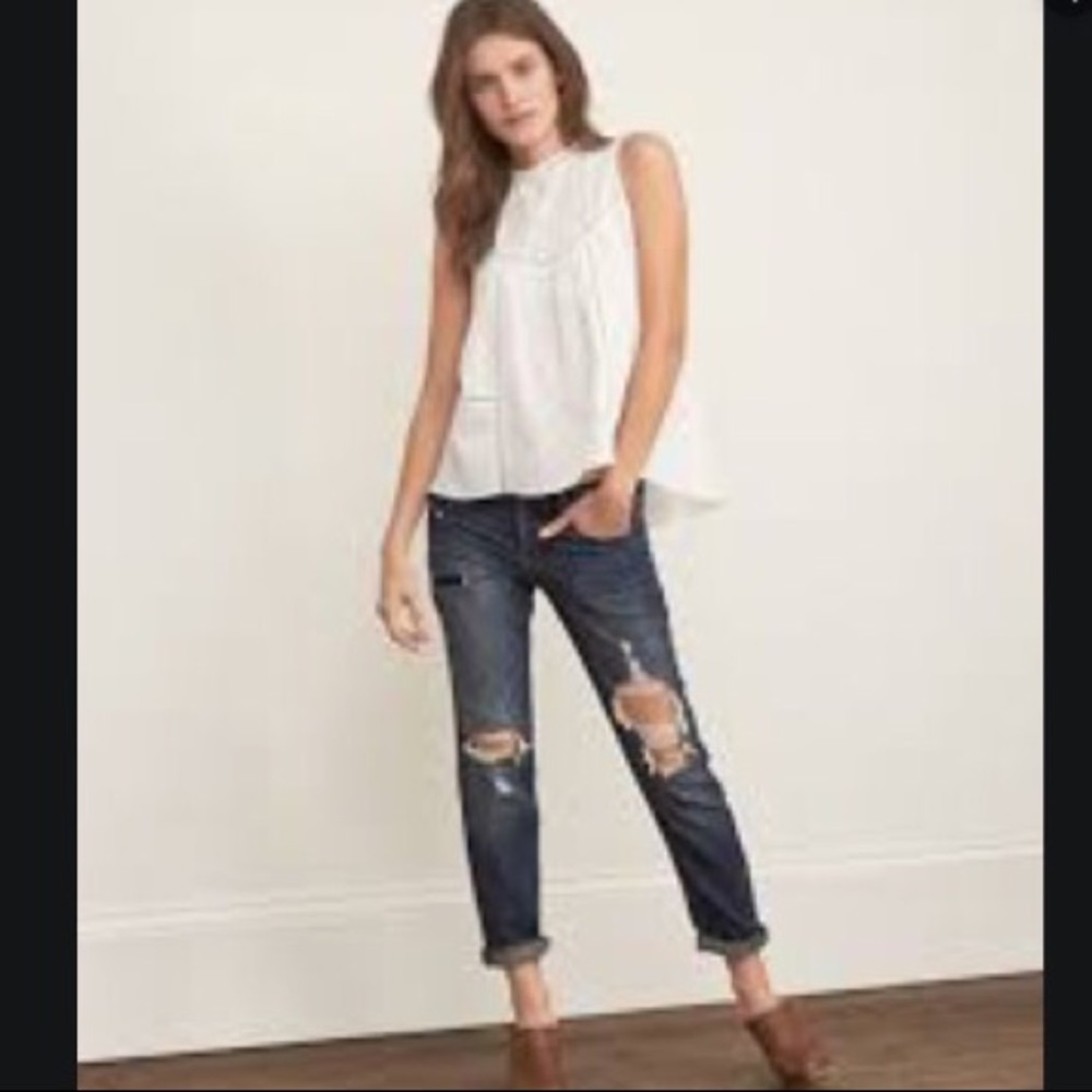 A&F Dark Wash boyfriend straight distressed Jean